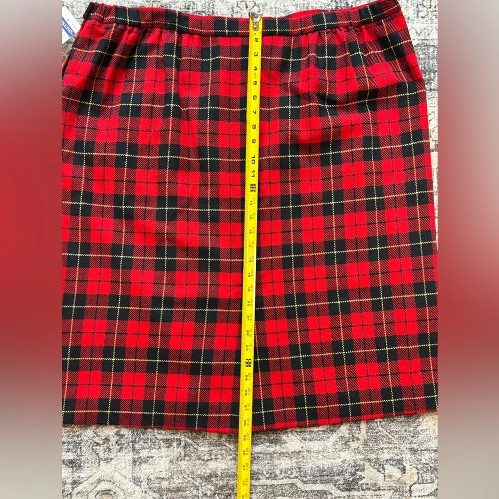 VTG NWT Pendleton Red and Black‎ Plaid Skirt Women’s Size 24W - Picture 7 of 7